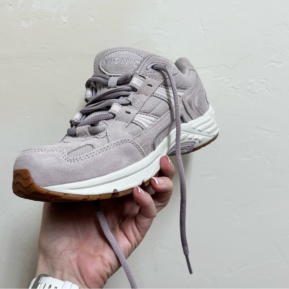 Vionic Sneakers - Picture 7 of 8